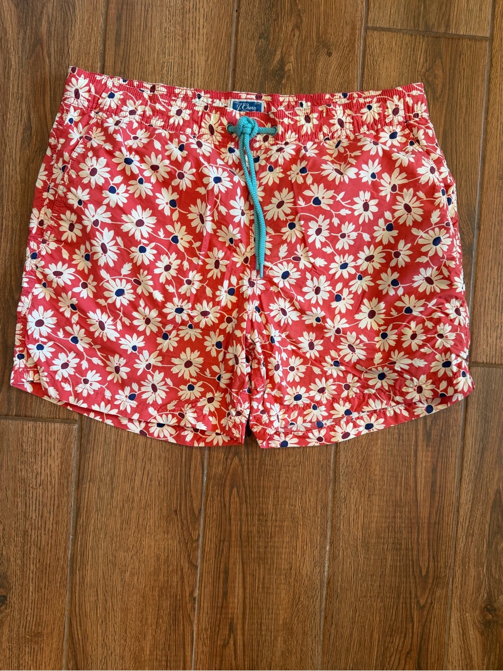 J. Crew Red Daisy Print Men’s Swim Trunks 6” pockets / men’s medium